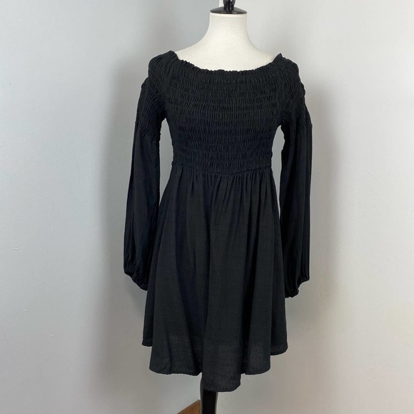 The Impeccable Pig Dresses & Skirts - The Impeccable Pig Boho Smocked Mini Dress Large
